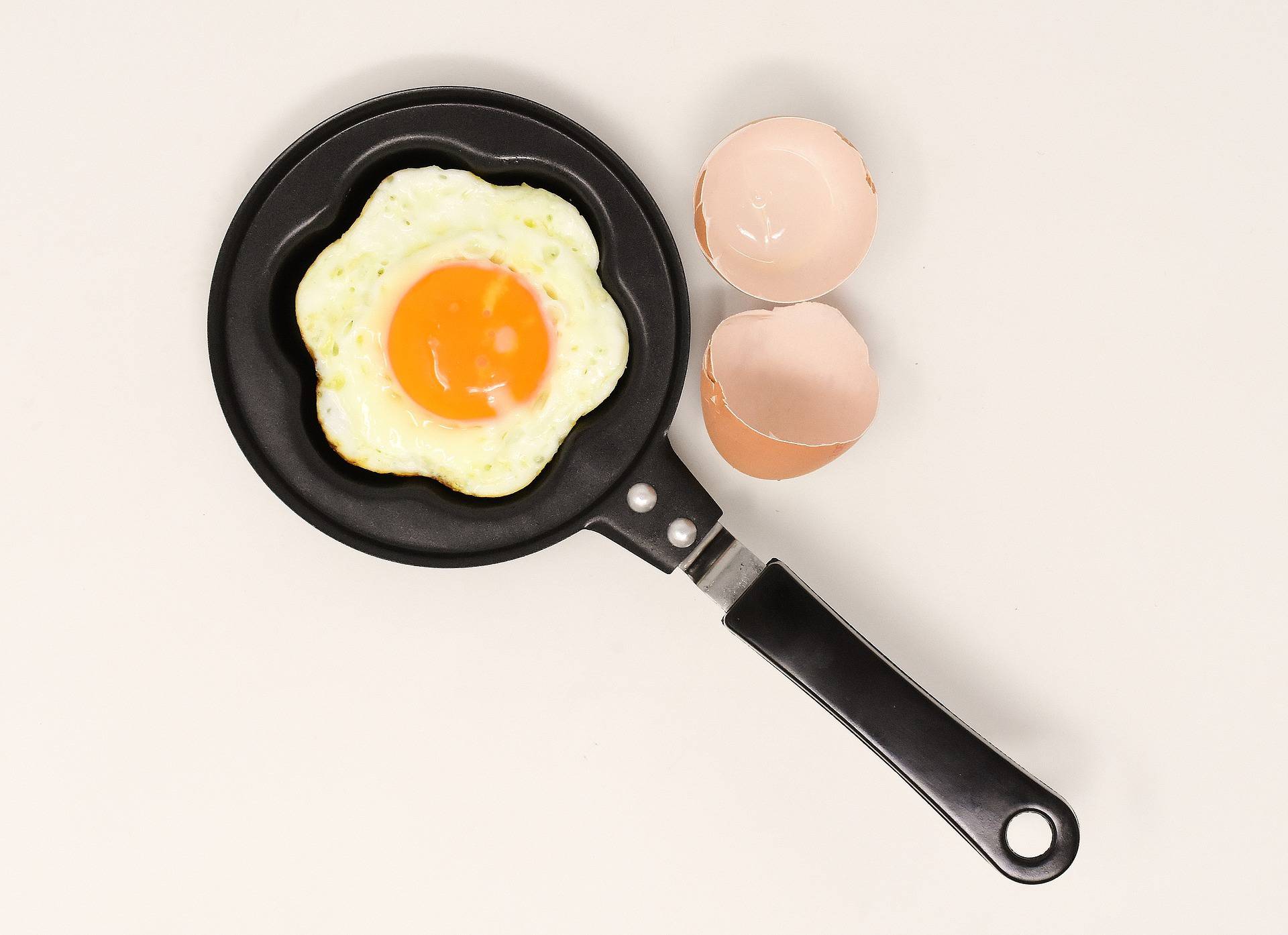 Eat eggs for protein intake to lose stomach fat
