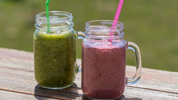 Berry with a Spinach smoothie- Best Meal Replacement Smoothies