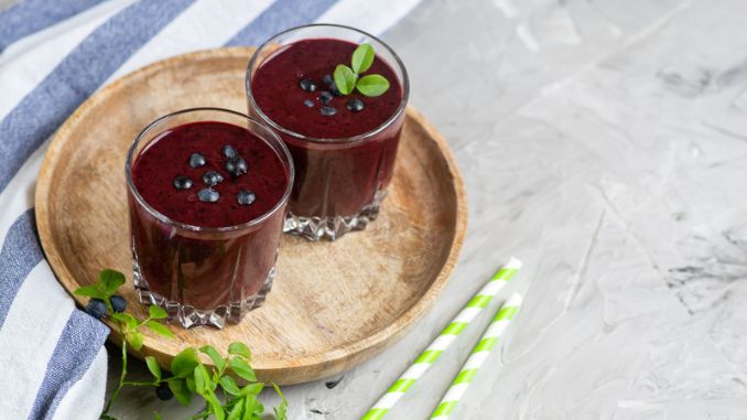 Mint and Wild Blueberry Smoothies