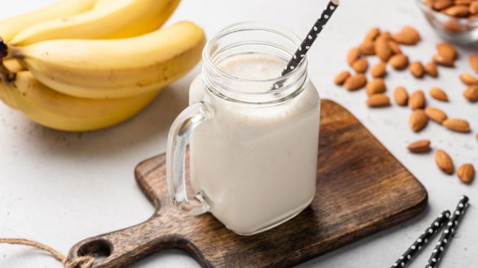 banana yogurt smoothie