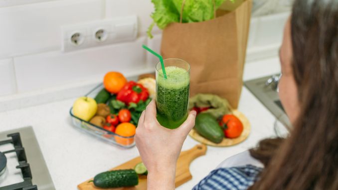 green-smoothies-woman-holding