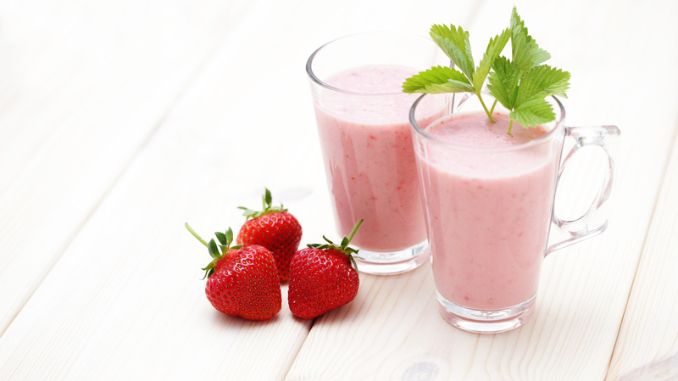 strawberry-smoothie Best Morning Smoothies for Weight Loss