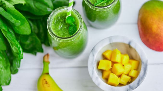 Weight Loss Green Smoothies: Banana Peach Green Smoothie for St. Patrick's Day