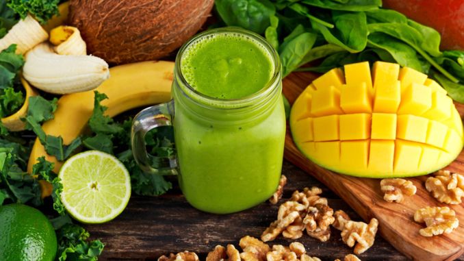 Weight Loss Green Smoothies: Mango Peach Green Smoothie for St. Patrick's Day