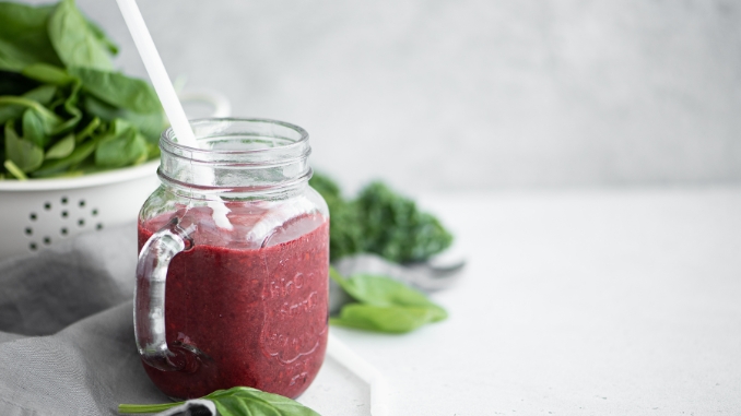Creamy Spinach and Berry Delight