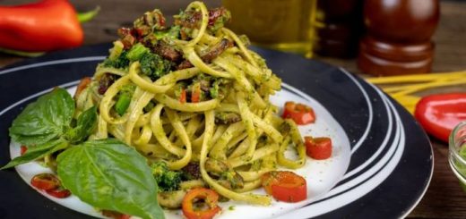 pasta-with-green-vegetable-on-white-and-black-ceramic-plate